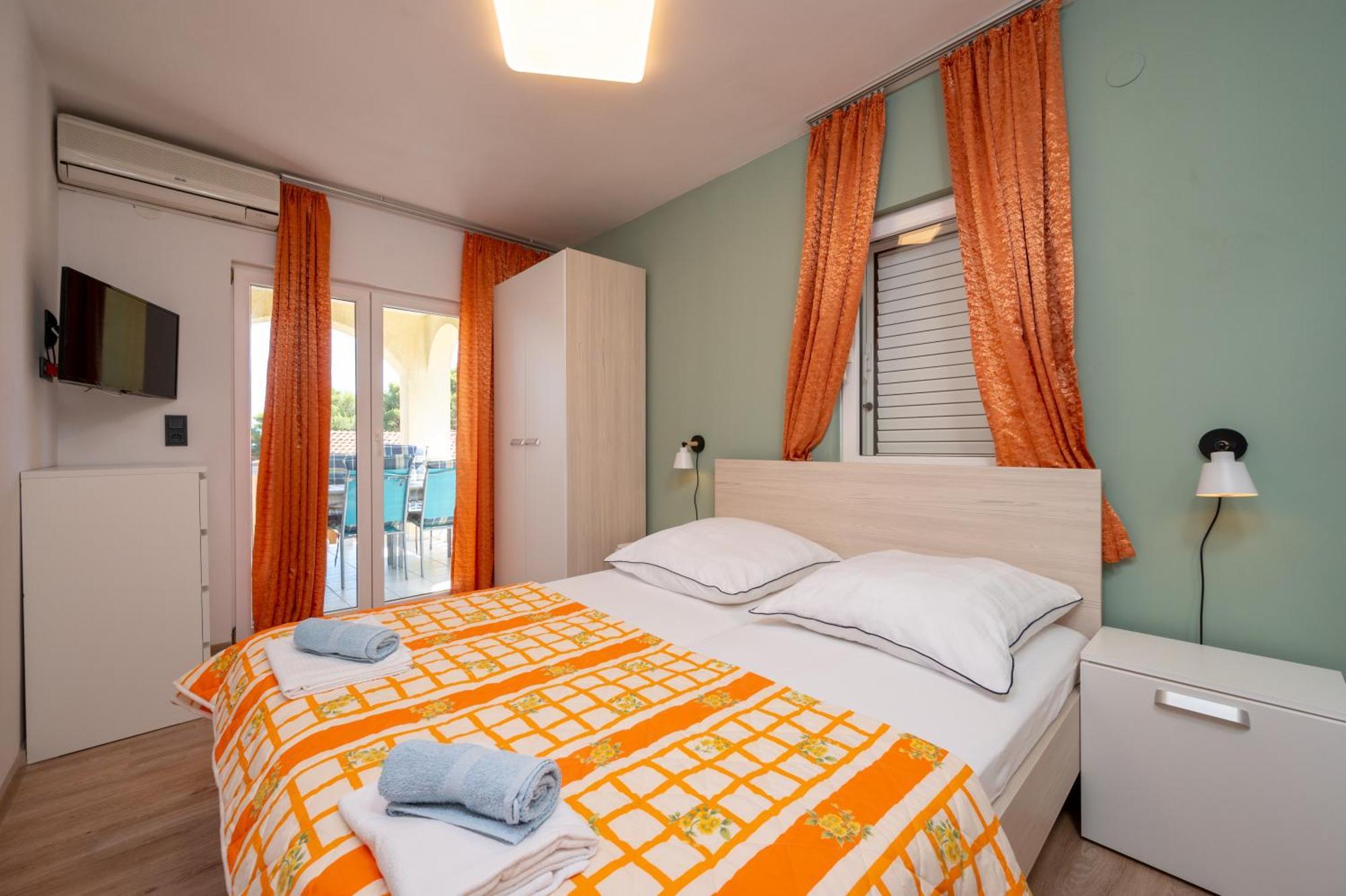 Apartments Zdravko Trogir Exteriör bild