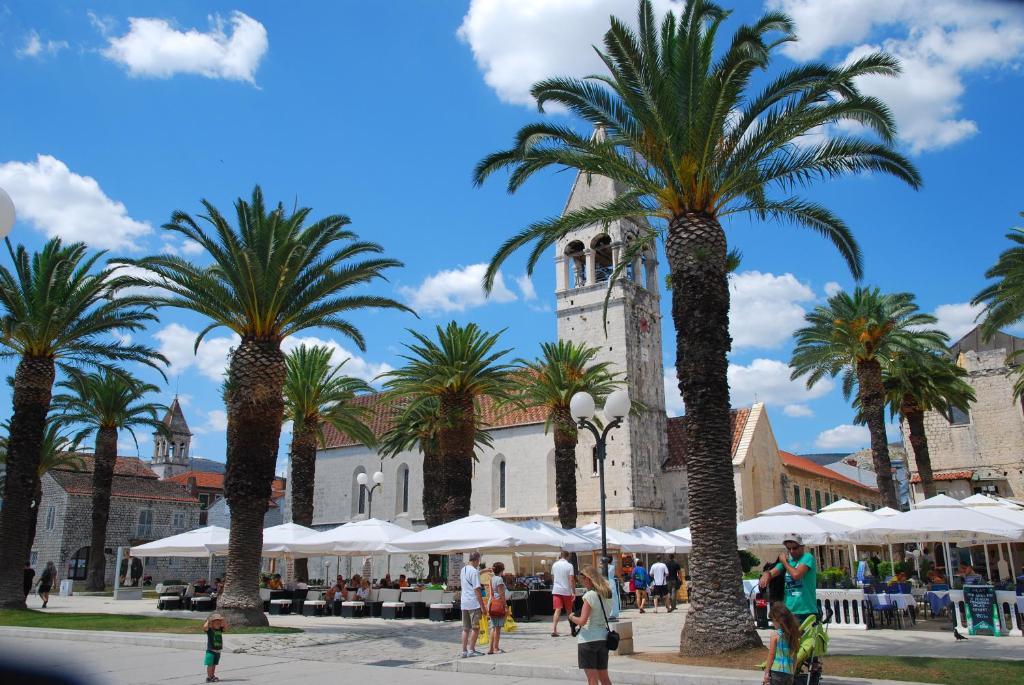 Apartments Zdravko Trogir Exteriör bild