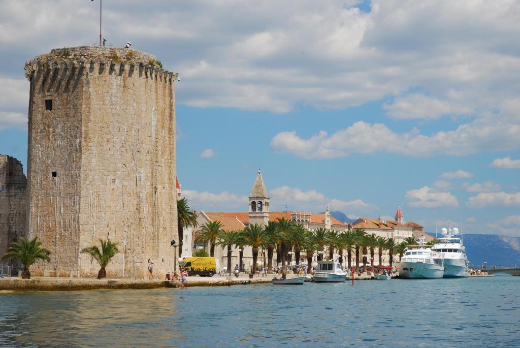 Apartments Zdravko Trogir Exteriör bild