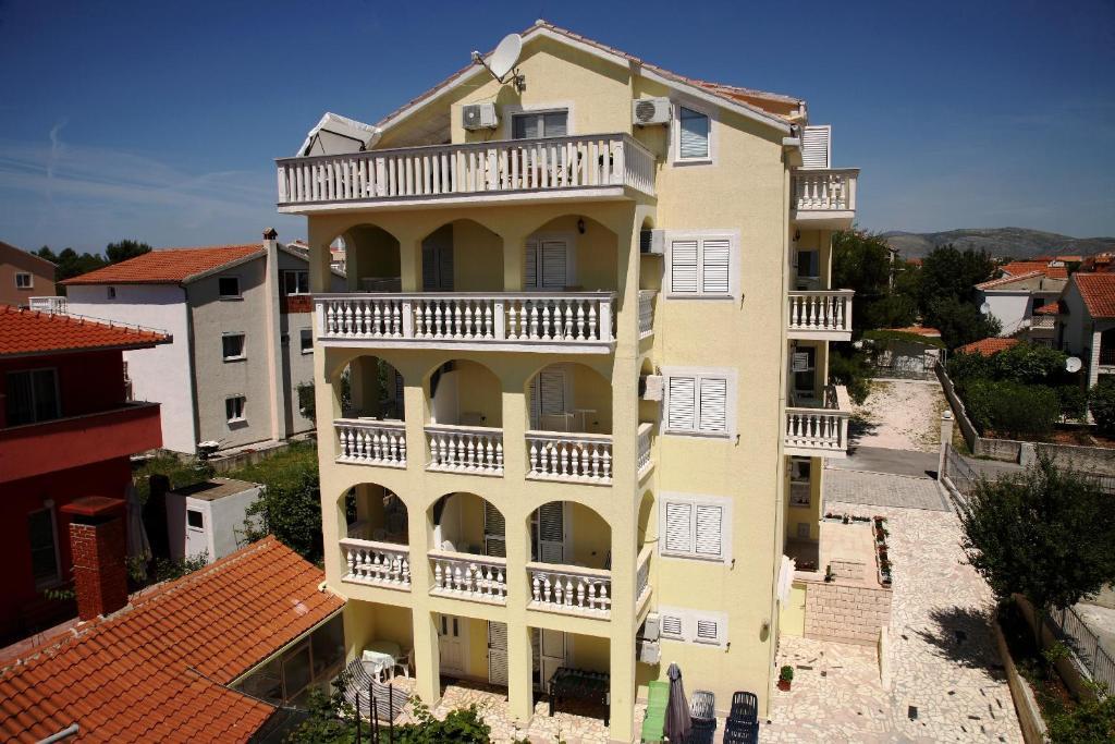 Apartments Zdravko Trogir Exteriör bild